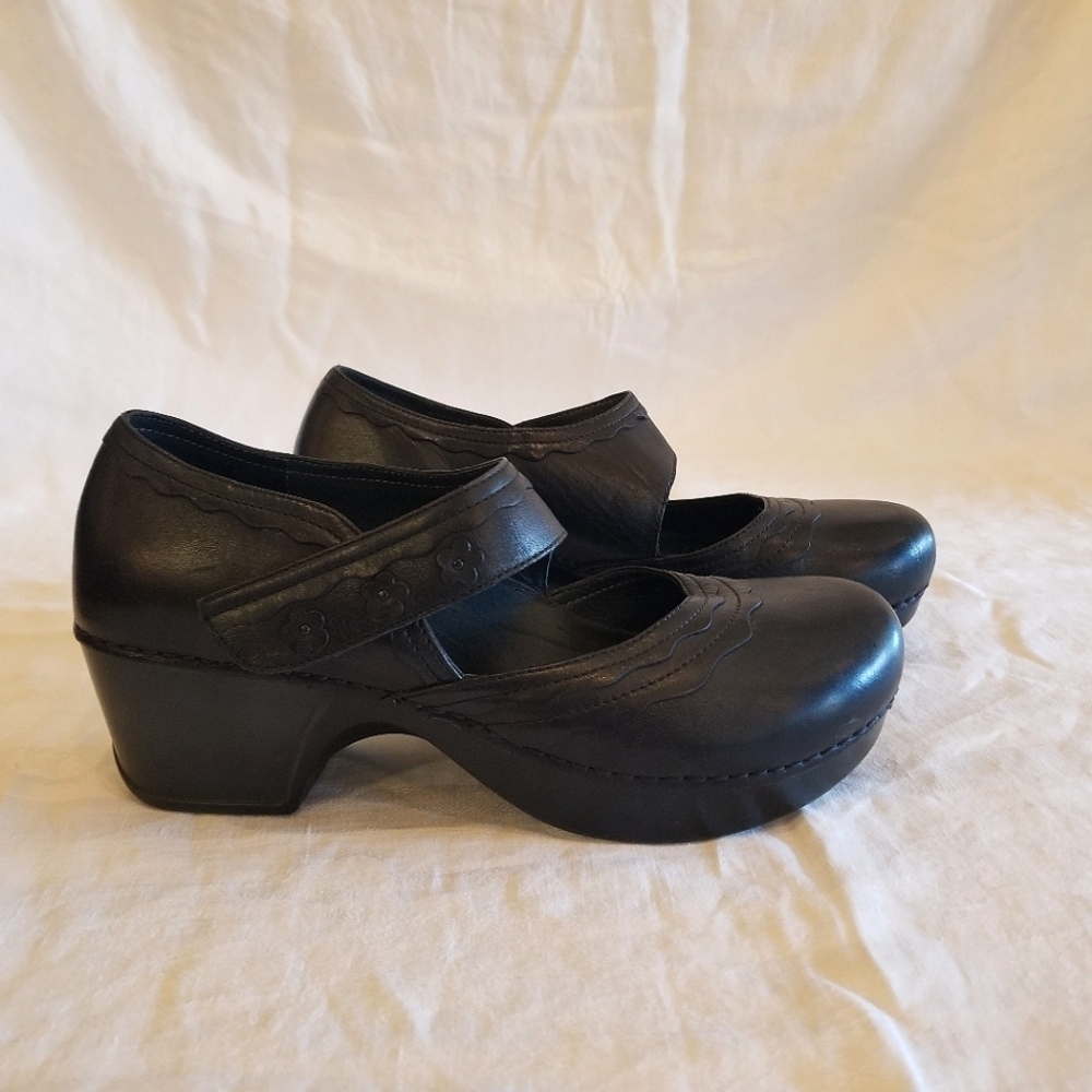 EUC Dansko Black Mary Jane Flats - 41 (fits like 9/9.5)